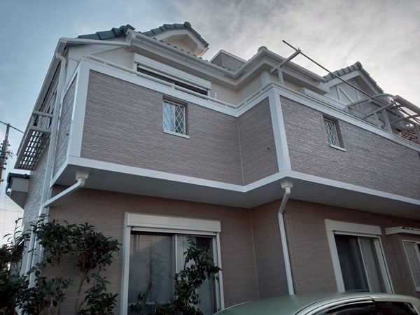 柏市今谷上町Y様邸|ひび割れ補修含む外壁塗装・ベランダ防水工事・付帯部塗装 (1)